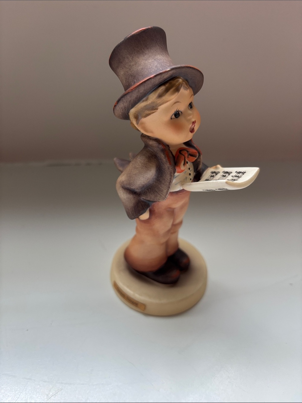 HUMMEL vintage “Street Singer”  #131 figure